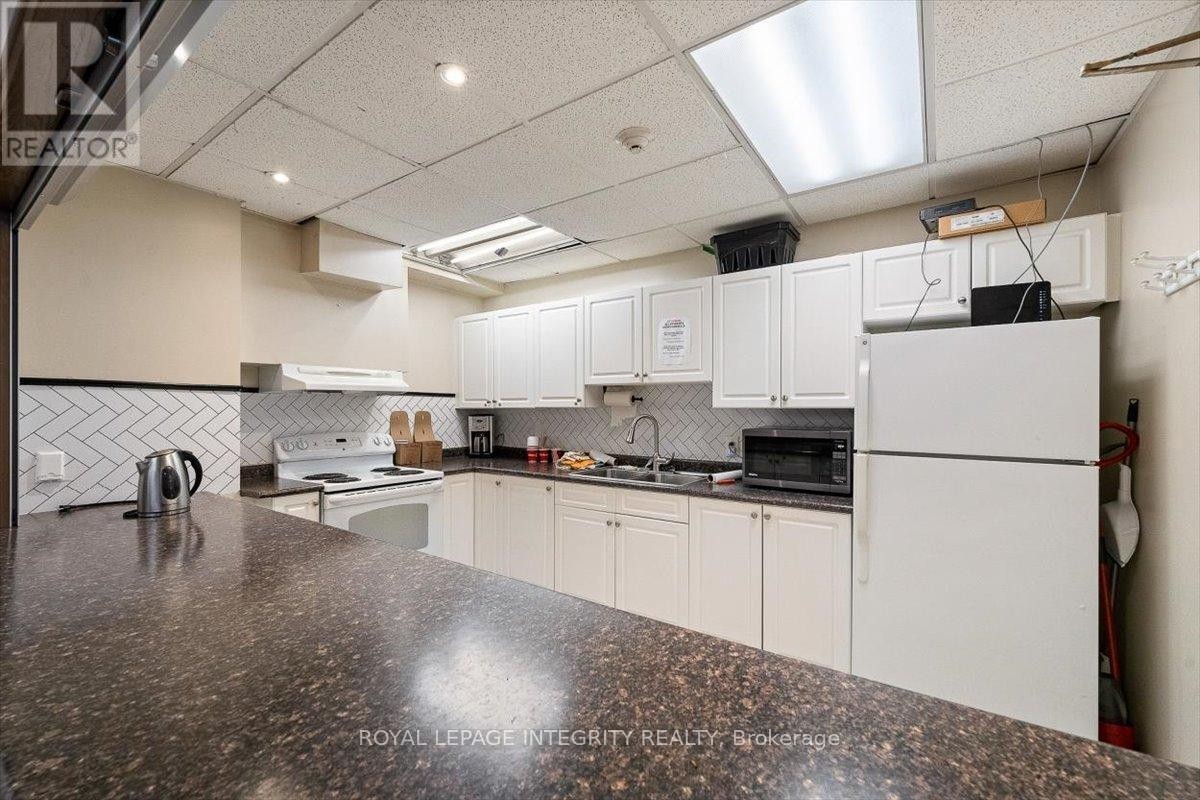 












109 - 158A MCARTHUR AVENUE

,
Ottawa,




Ontario
K1L7E7

