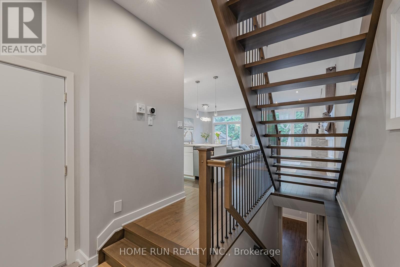 












14 CAMIL STREET

,
Ottawa,




Ontario
K1K0X1

