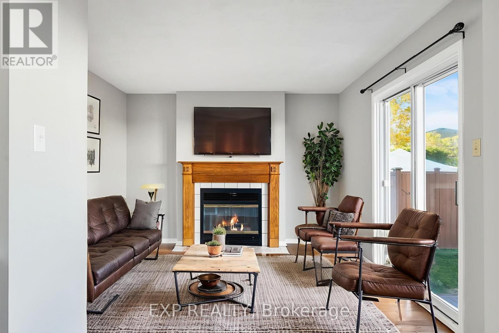 












32 PEACOCK CRESCENT

,
Ottawa,




Ontario
K2J3P6

