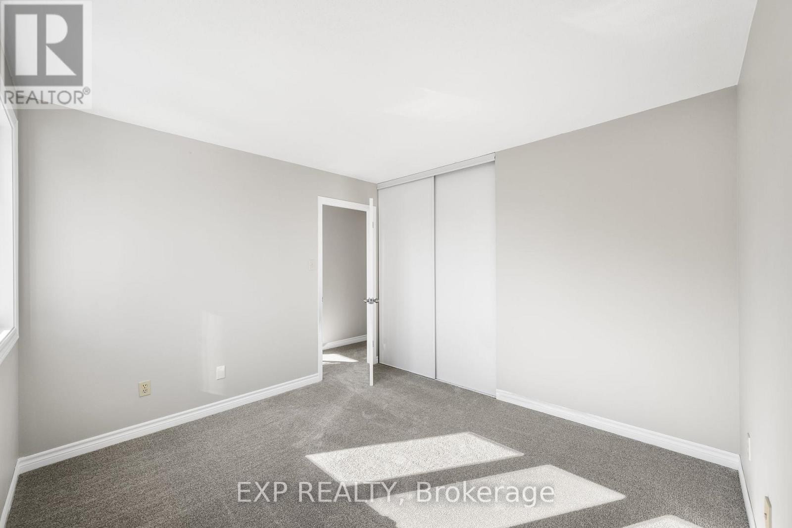 












32 PEACOCK CRESCENT

,
Ottawa,




Ontario
K2J3P6

