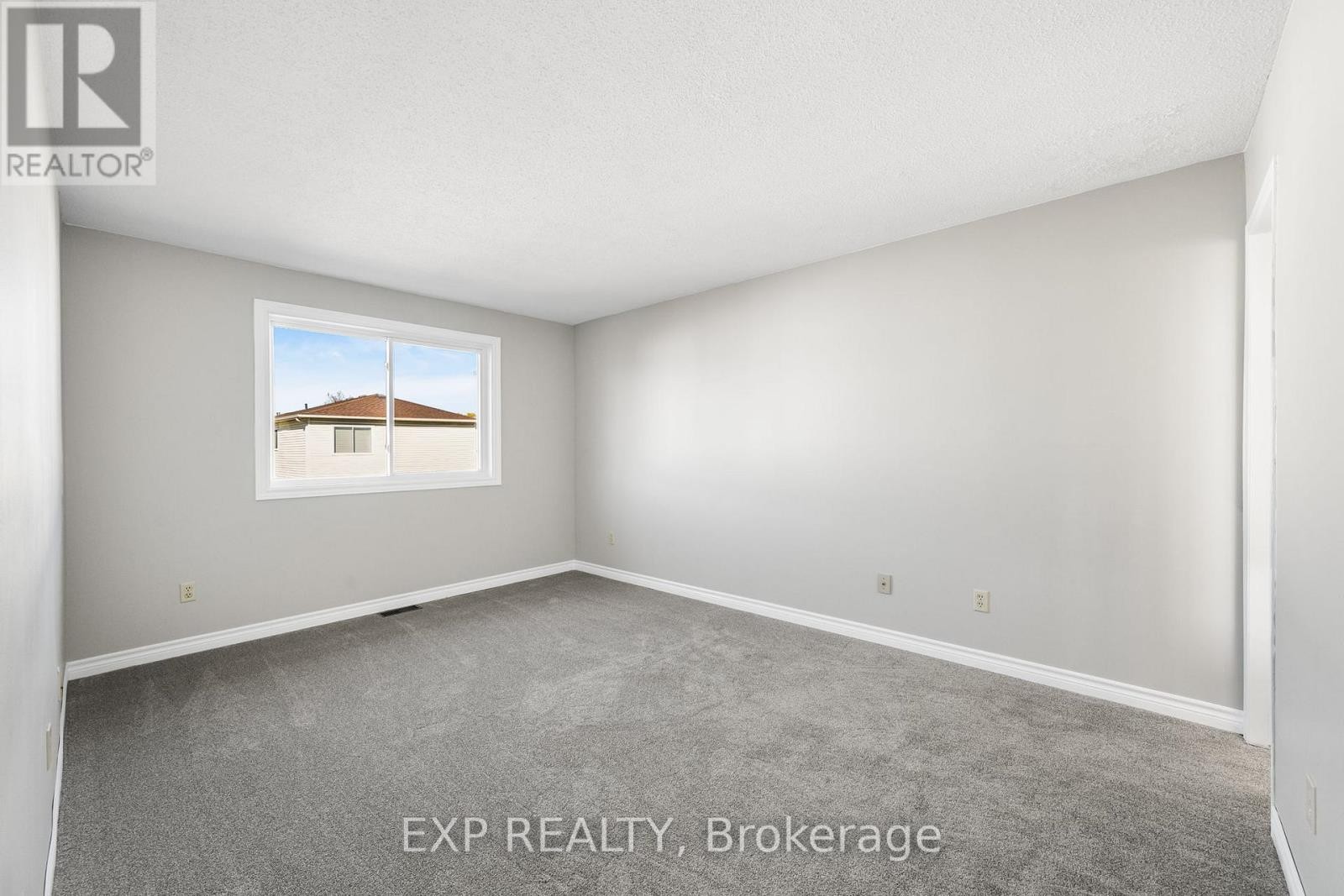 












32 PEACOCK CRESCENT

,
Ottawa,




Ontario
K2J3P6

