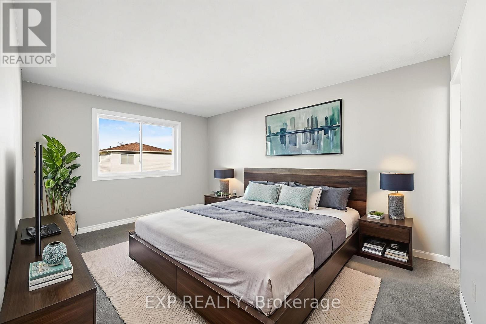 












32 PEACOCK CRESCENT

,
Ottawa,




Ontario
K2J3P6

