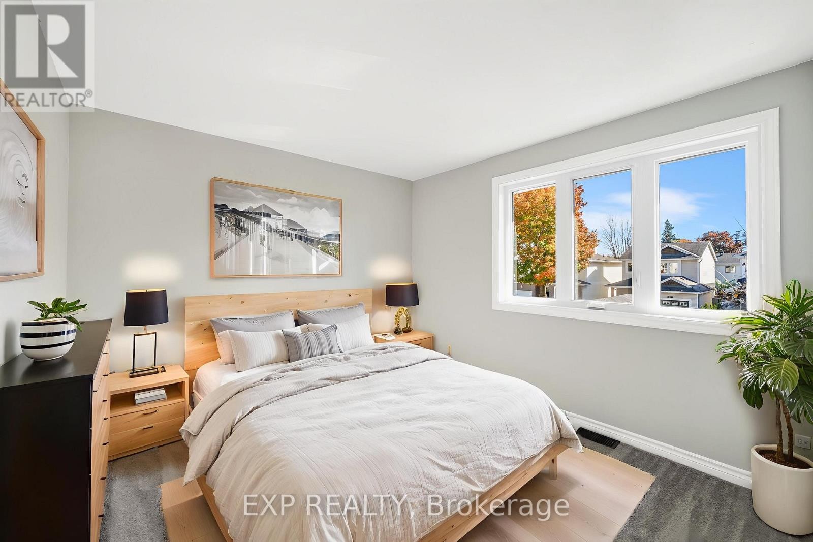 












32 PEACOCK CRESCENT

,
Ottawa,




Ontario
K2J3P6

