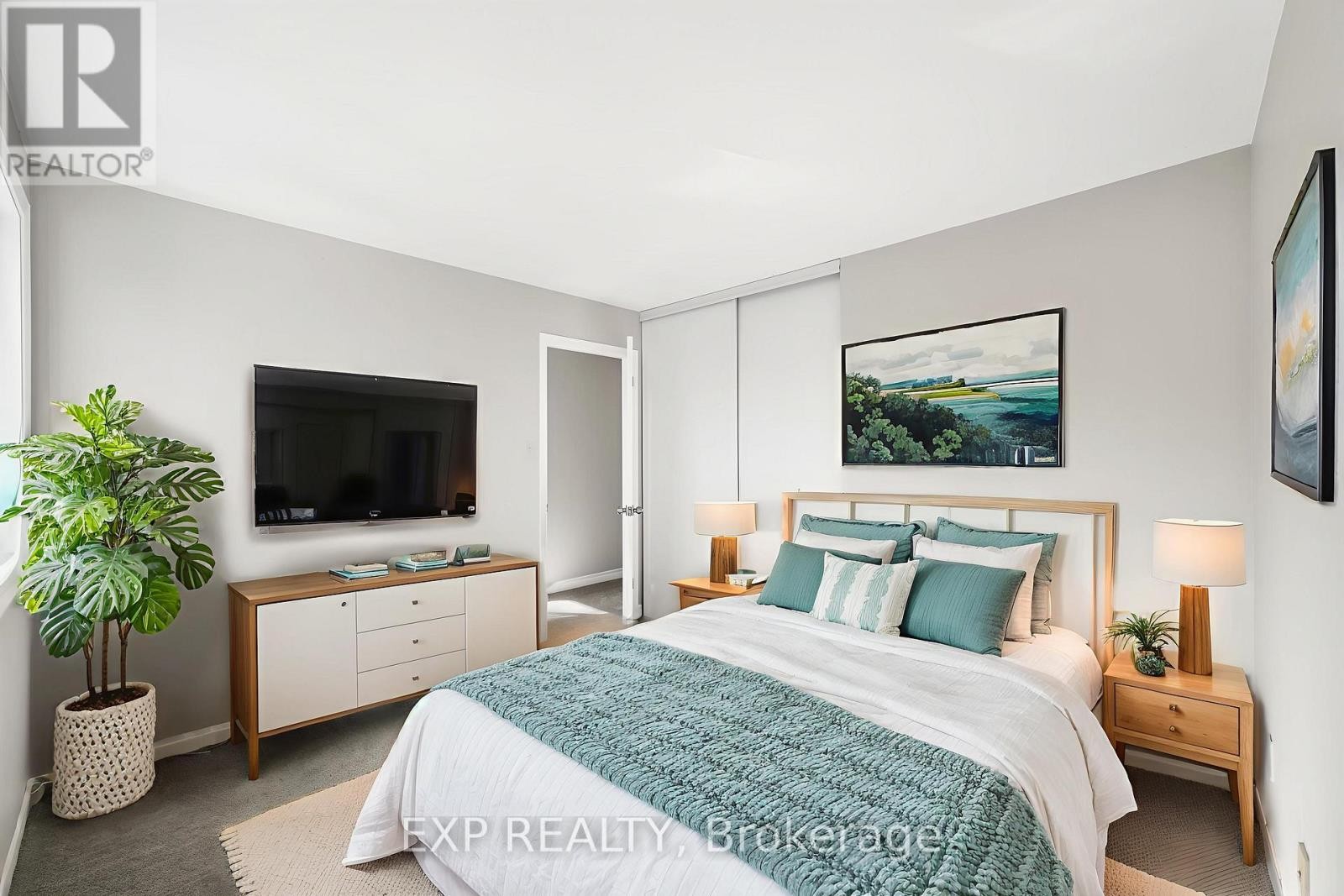 












32 PEACOCK CRESCENT

,
Ottawa,




Ontario
K2J3P6

