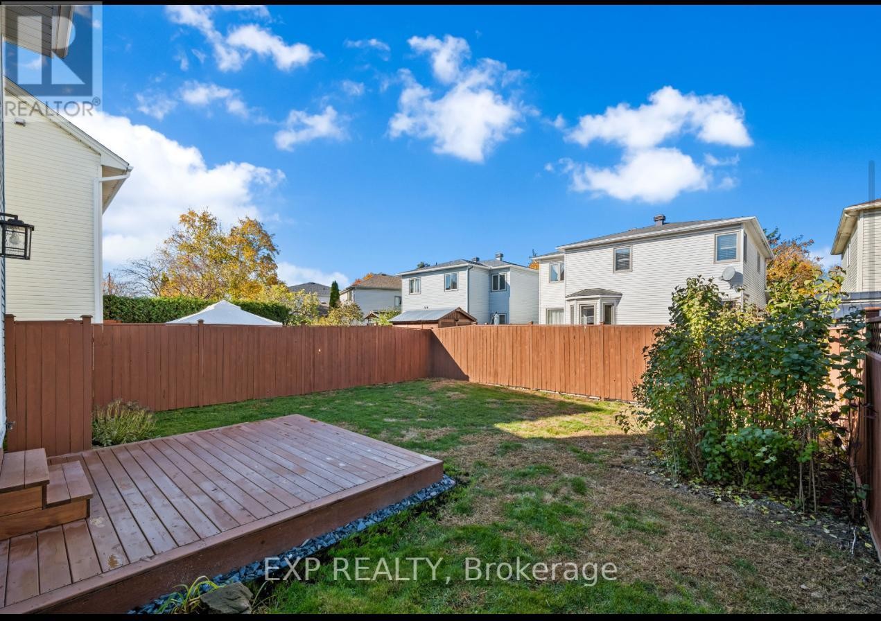 












32 PEACOCK CRESCENT

,
Ottawa,




Ontario
K2J3P6

