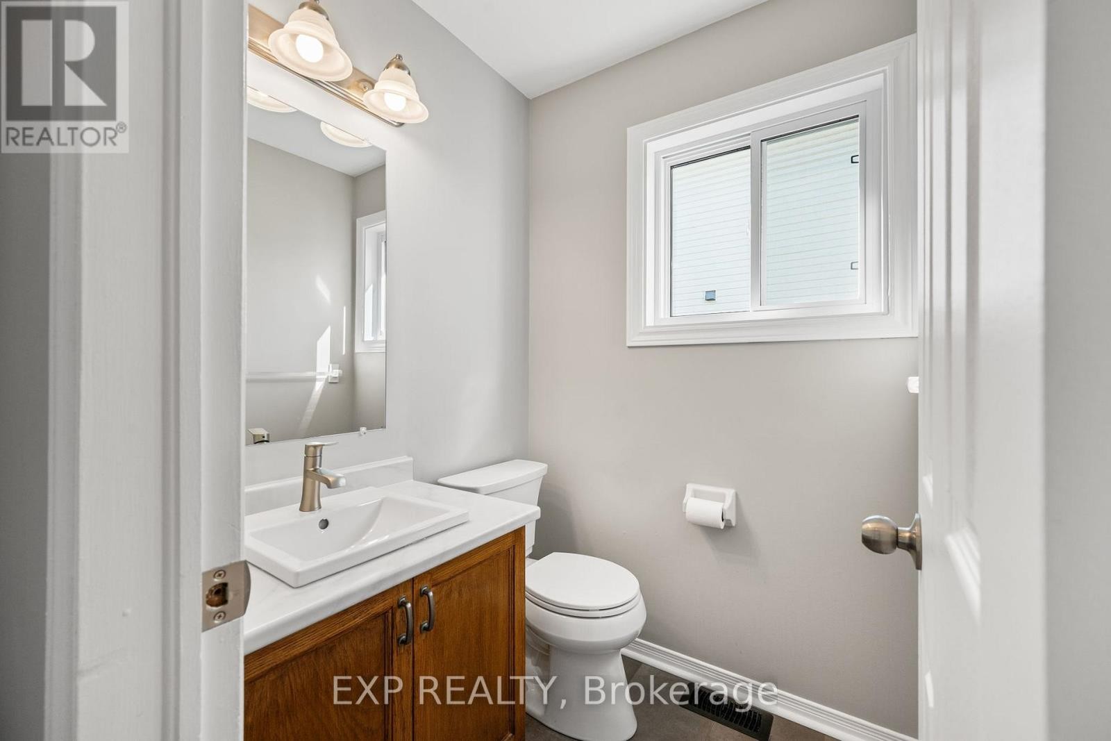 












32 PEACOCK CRESCENT

,
Ottawa,




Ontario
K2J3P6

