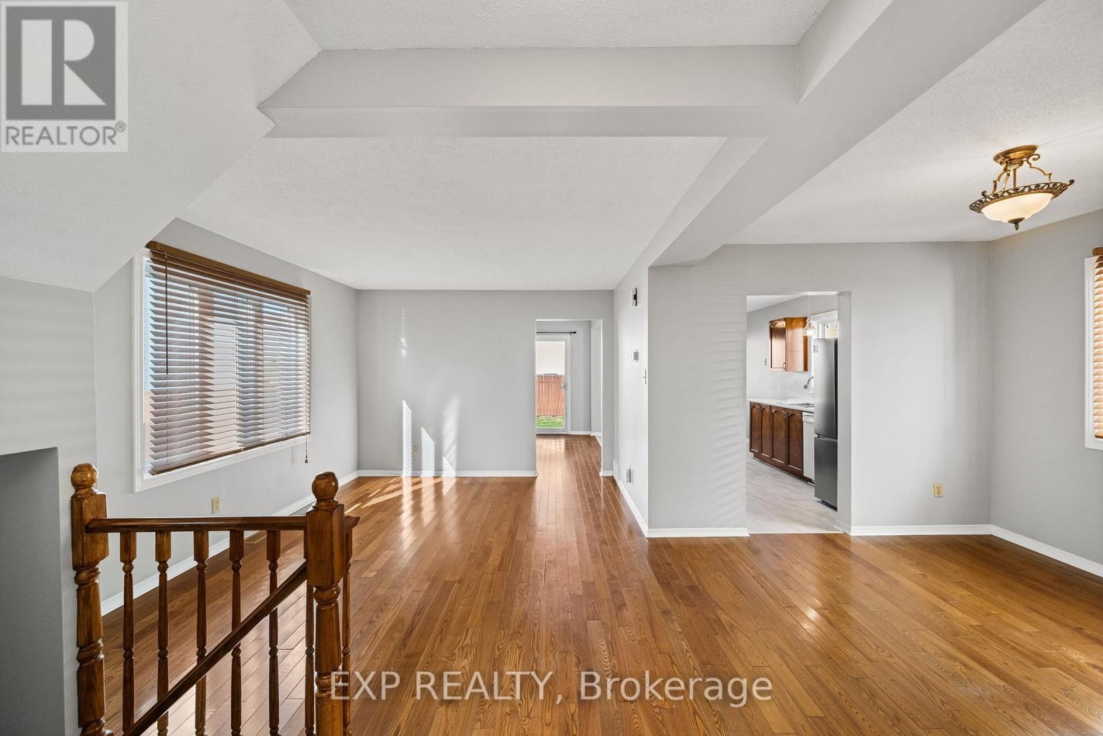 












32 PEACOCK CRESCENT

,
Ottawa,




Ontario
K2J3P6

