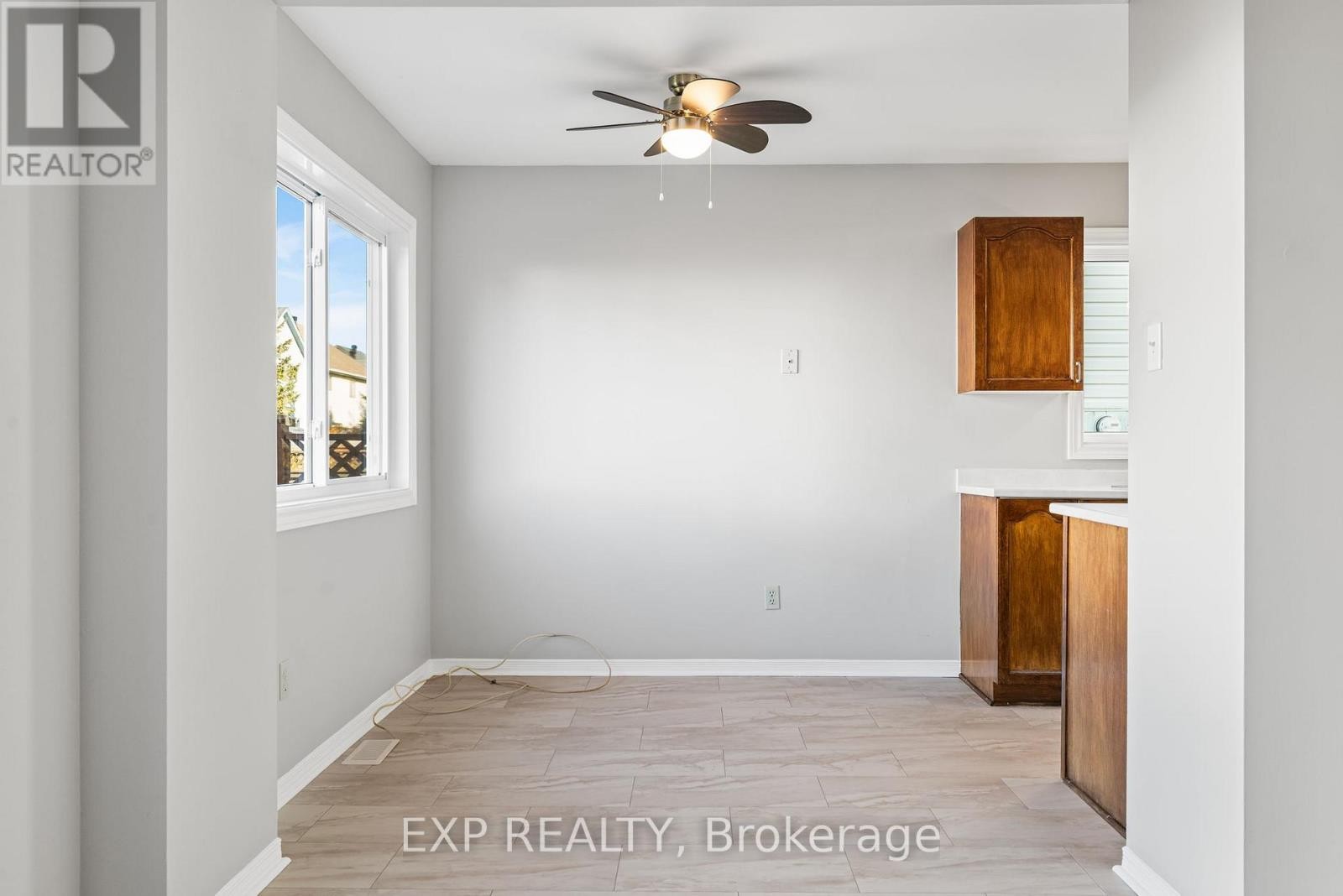 












32 PEACOCK CRESCENT

,
Ottawa,




Ontario
K2J3P6

