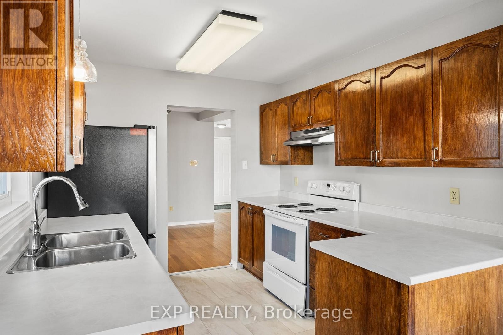 












32 PEACOCK CRESCENT

,
Ottawa,




Ontario
K2J3P6

