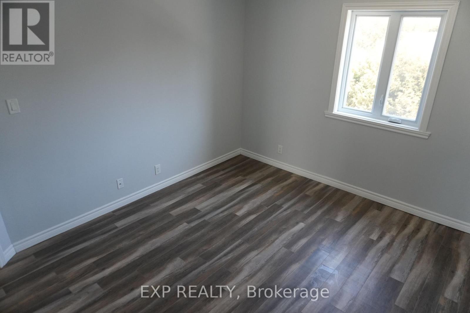 












73 & 75 KENYON STREET E

,
North Glengarry,




Ontario
K0C1A0

