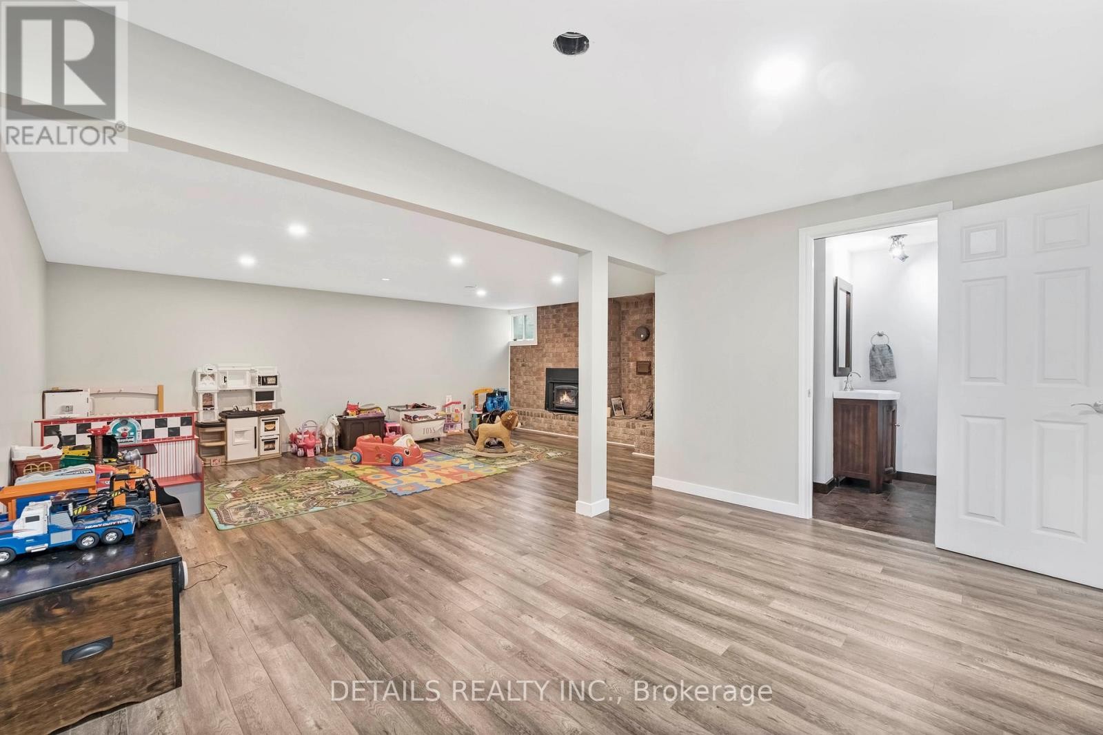 












387 CAMPBELL SIDE ROAD

,
Mississippi Mills,




Ontario
K0A3L0

