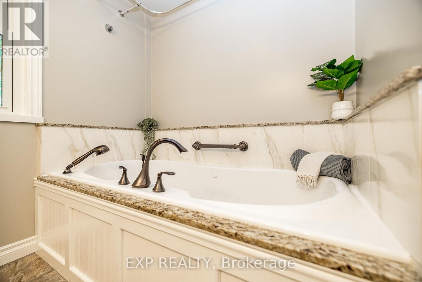 












74 MALCOLM STREET

,
Mississippi Mills,




Ontario
K0A1A0

