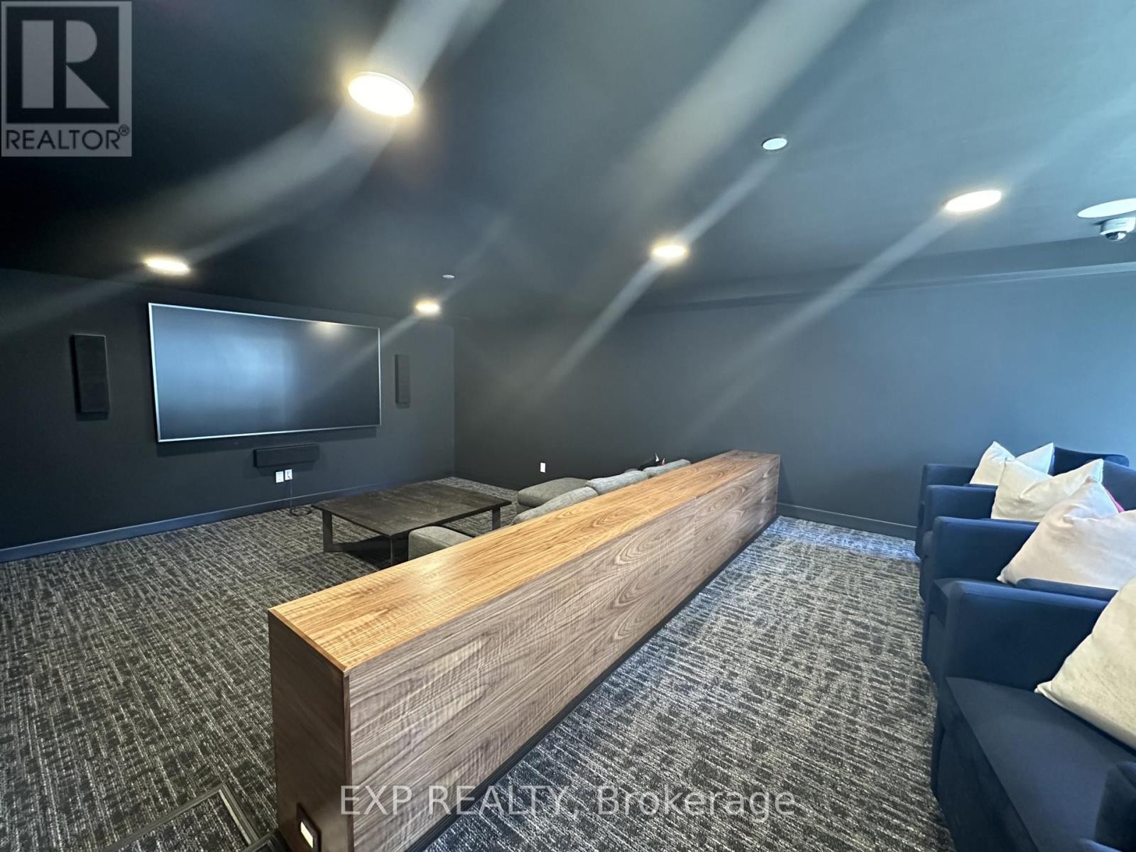 












1608 - 340 QUEEN STREET

,
Ottawa,




Ontario
K1R0G1

