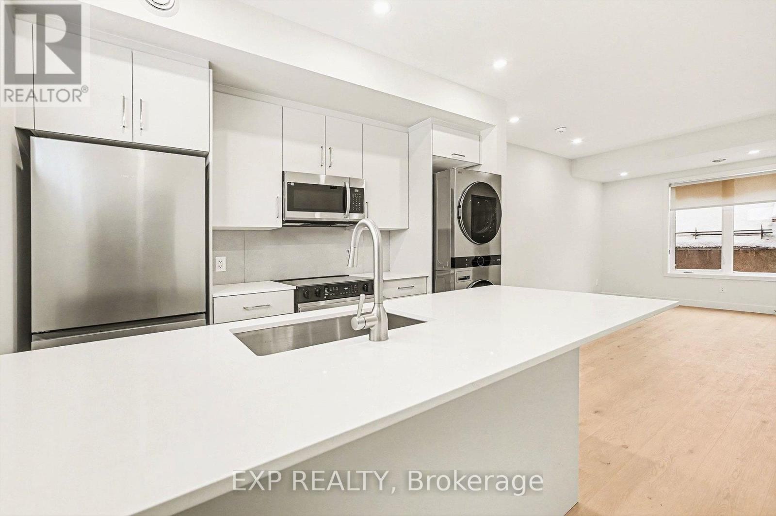 












6 - 79 MARQUETTE AVENUE

,
Ottawa,




Ontario
K1L5J9

