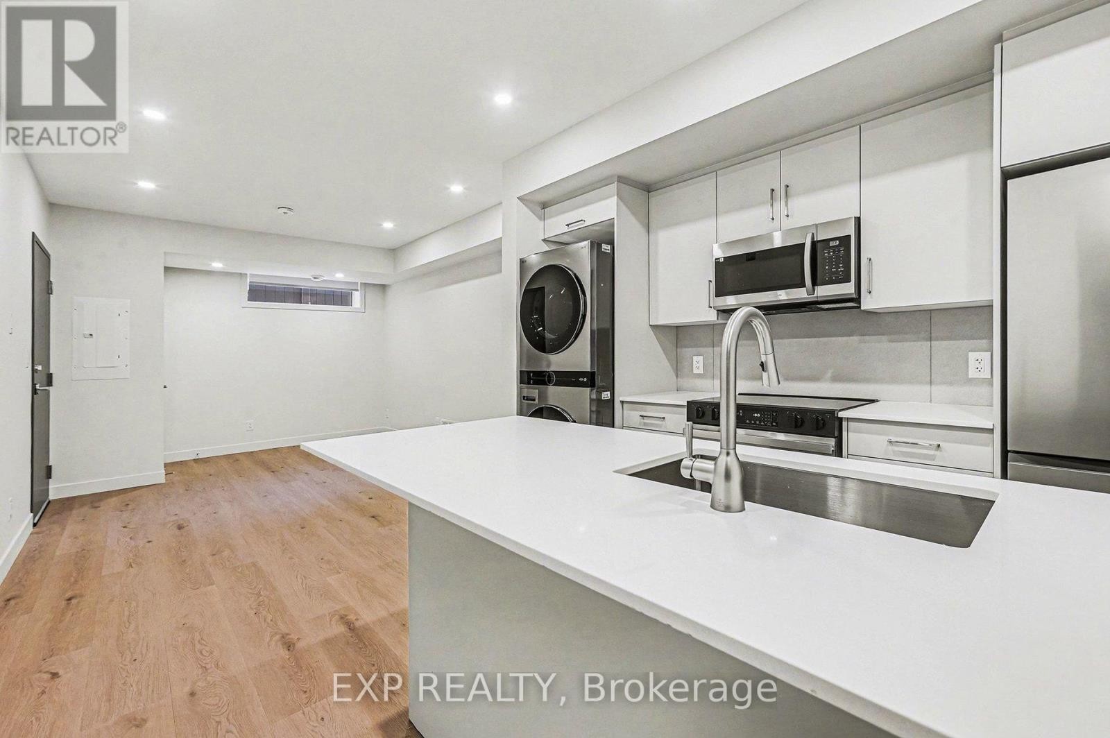 












6 - 79 MARQUETTE AVENUE

,
Ottawa,




Ontario
K1L5J9

