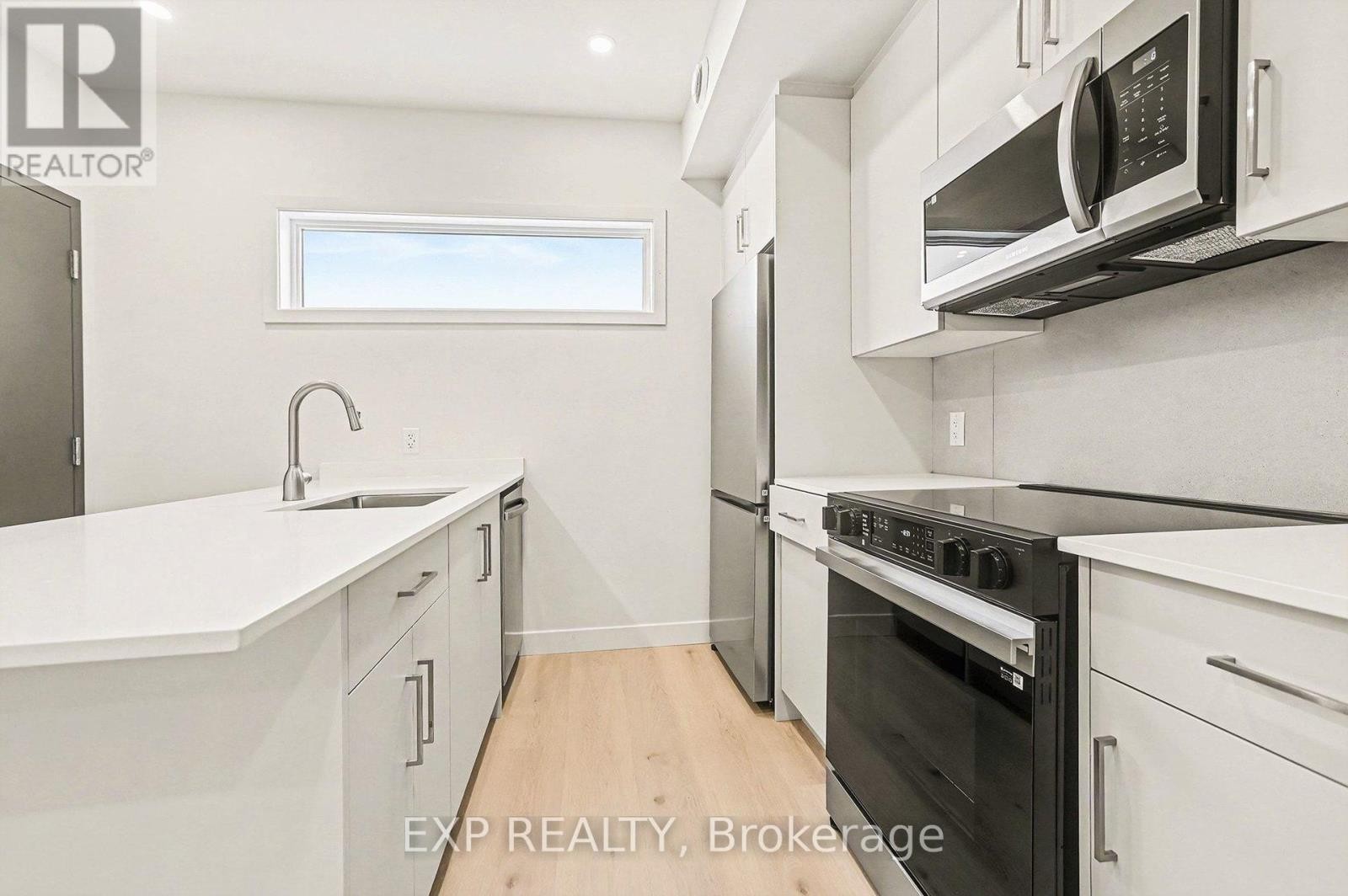 












6 - 79 MARQUETTE AVENUE

,
Ottawa,




Ontario
K1L5J9

