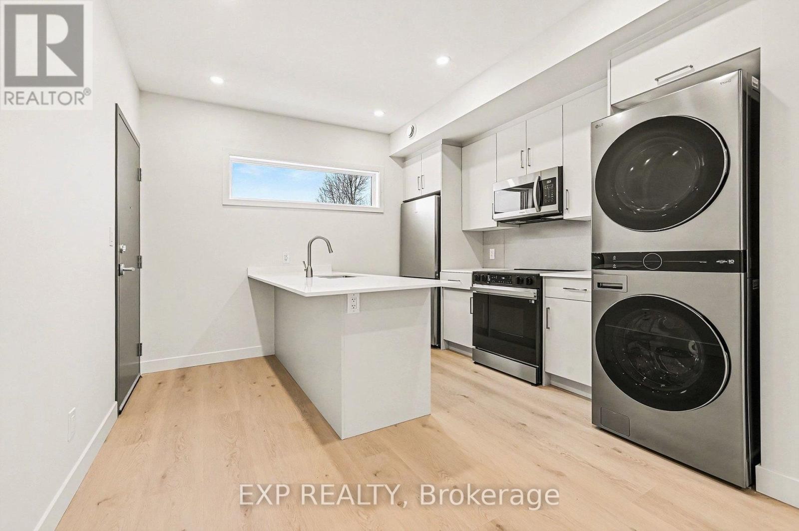 












6 - 79 MARQUETTE AVENUE

,
Ottawa,




Ontario
K1L5J9

