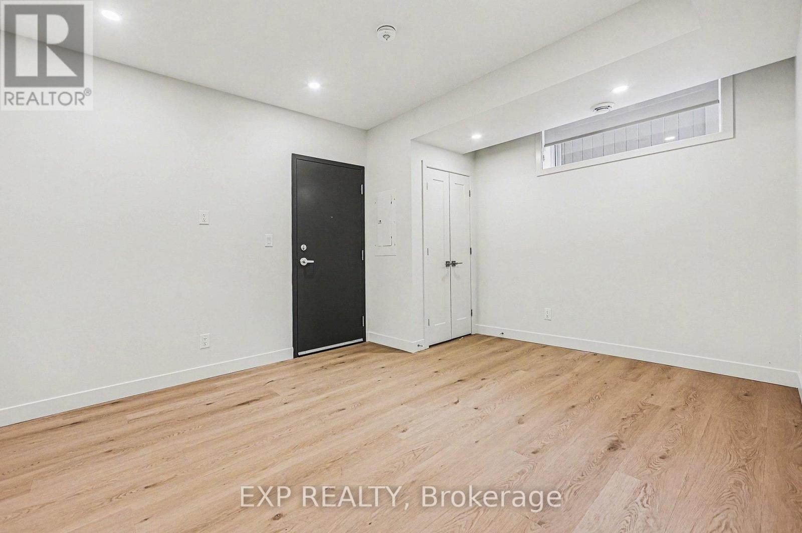 












6 - 79 MARQUETTE AVENUE

,
Ottawa,




Ontario
K1L5J9

