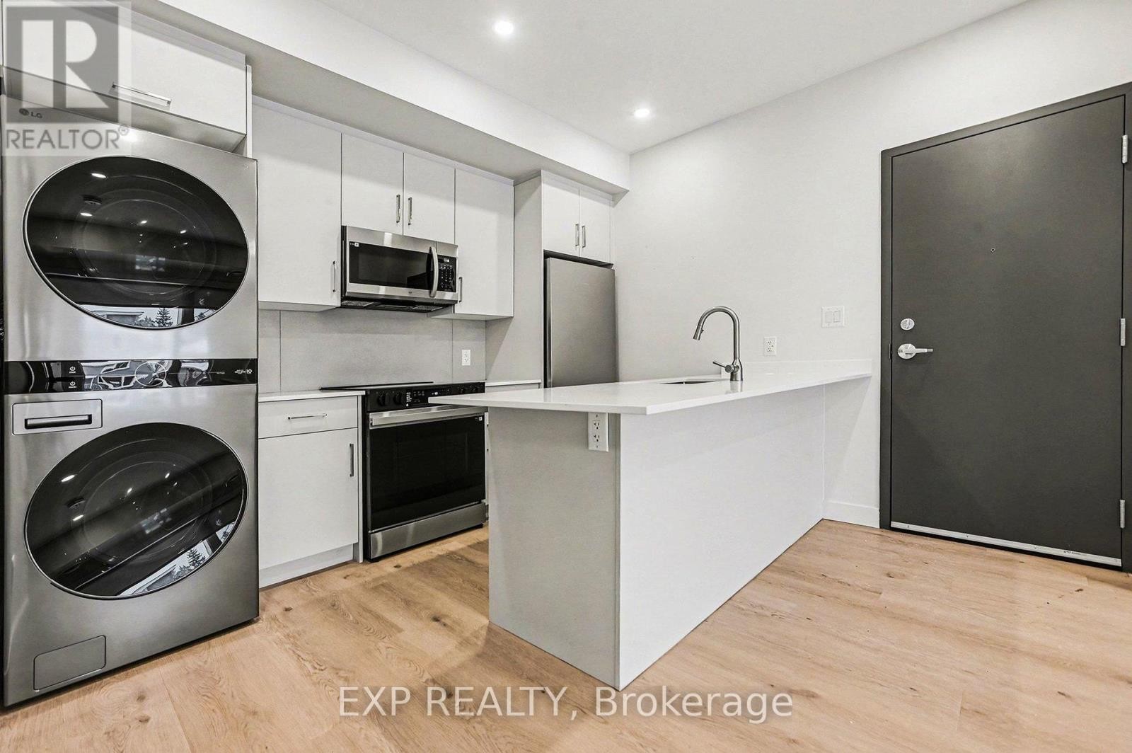 












3 - 79 MARQUETTE AVENUE

,
Ottawa,




Ontario
K1L5J9

