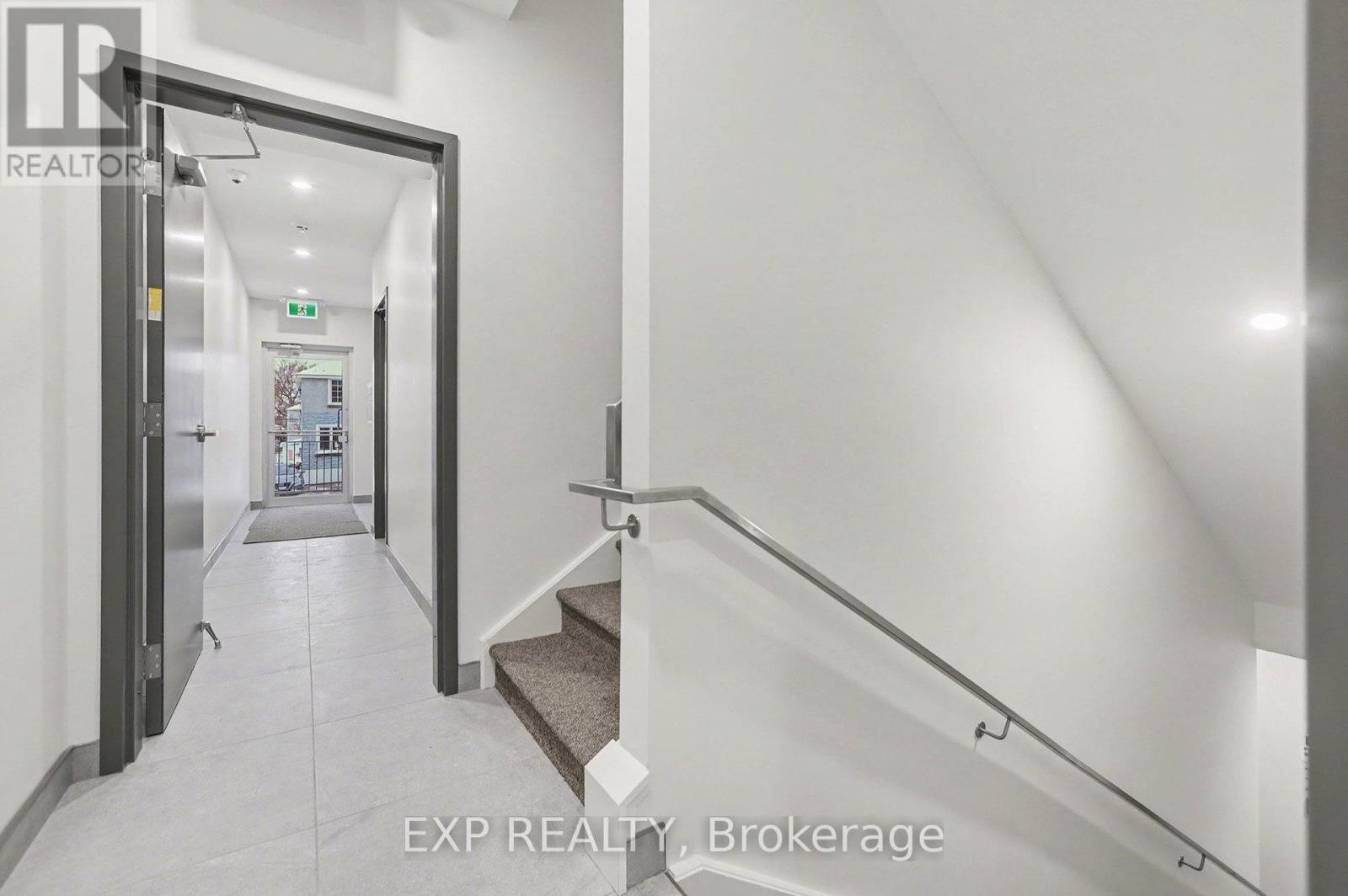 












3 - 79 MARQUETTE AVENUE

,
Ottawa,




Ontario
K1L5J9

