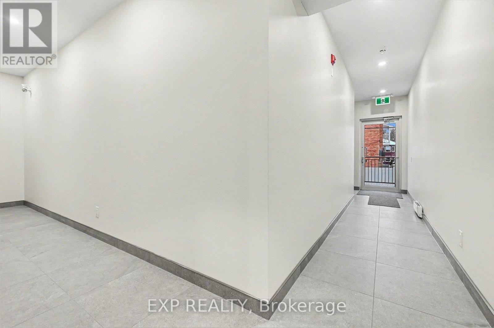 












3 - 79 MARQUETTE AVENUE

,
Ottawa,




Ontario
K1L5J9

