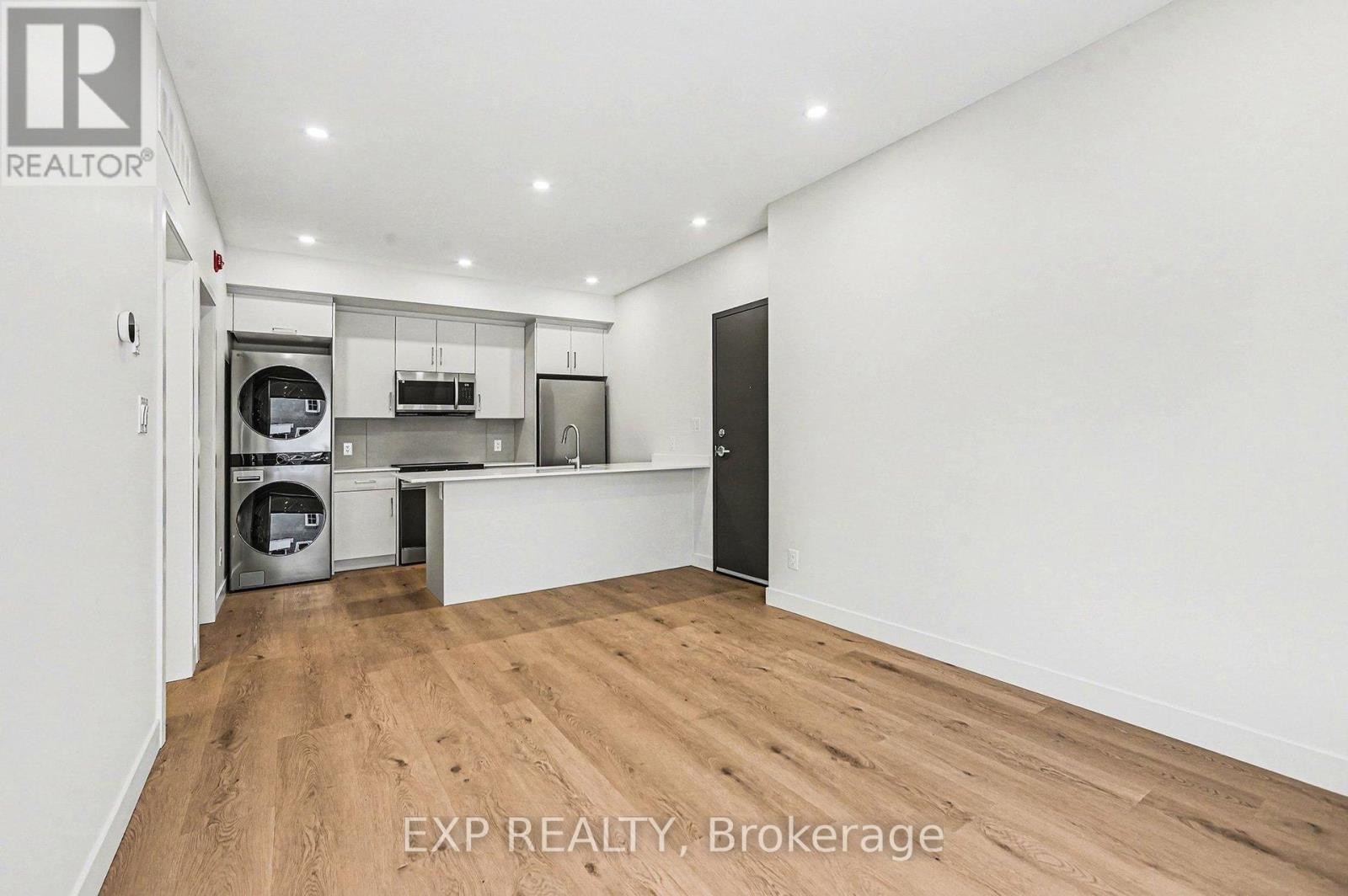 












3 - 79 MARQUETTE AVENUE

,
Ottawa,




Ontario
K1L5J9

