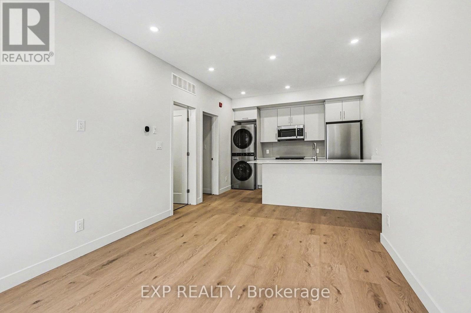 












3 - 79 MARQUETTE AVENUE

,
Ottawa,




Ontario
K1L5J9

