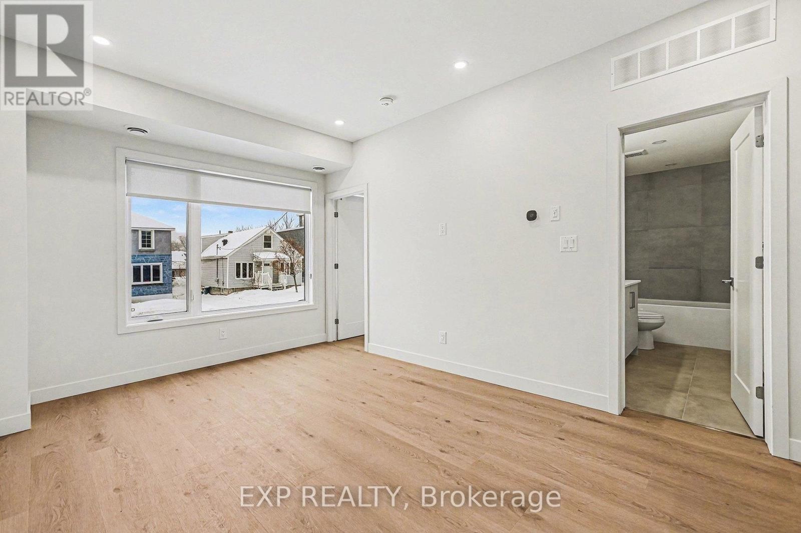 












3 - 79 MARQUETTE AVENUE

,
Ottawa,




Ontario
K1L5J9

