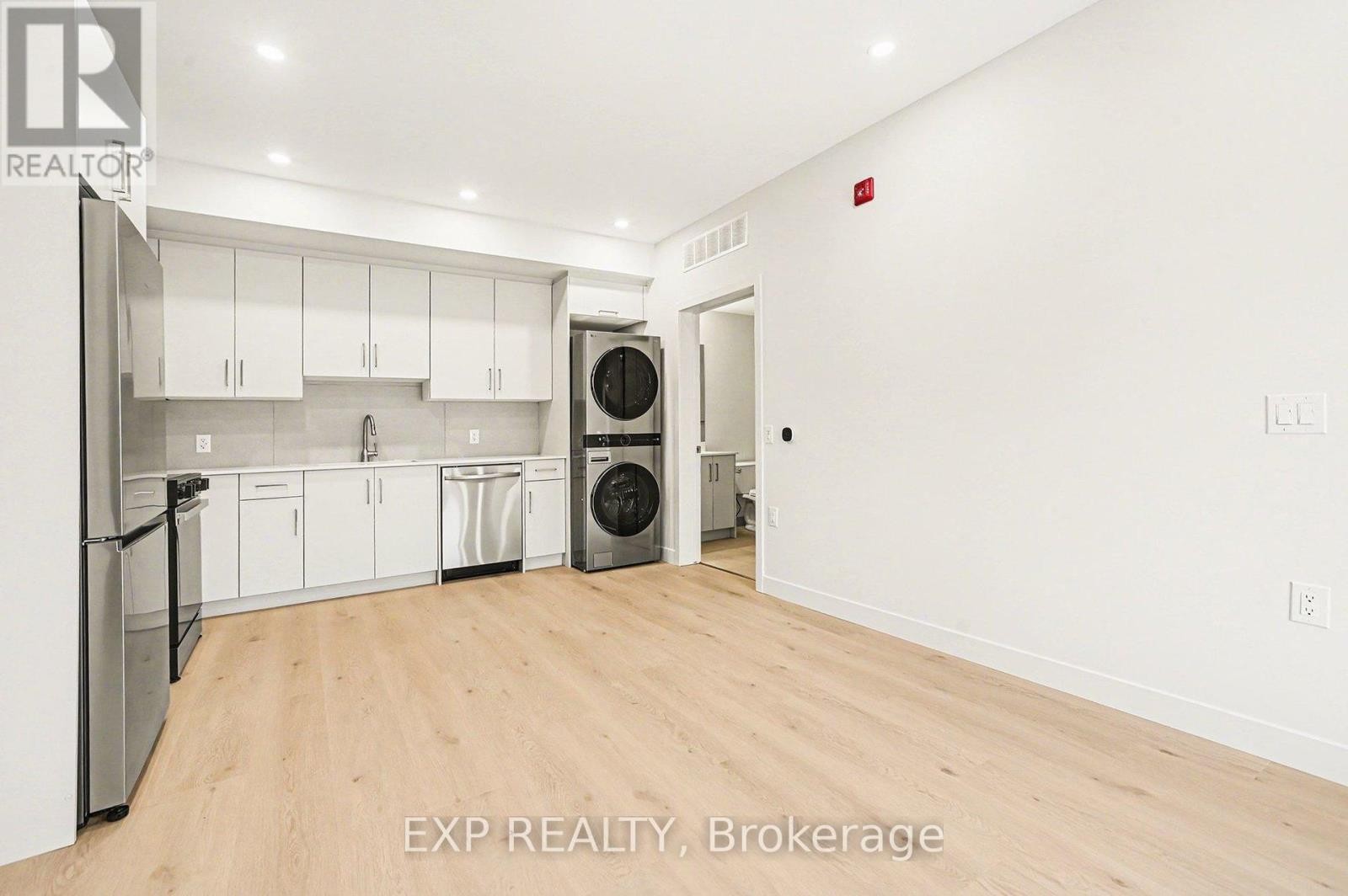 












4 - 79 MARQUETTE AVENUE

,
Ottawa,




Ontario
K1L5J9

