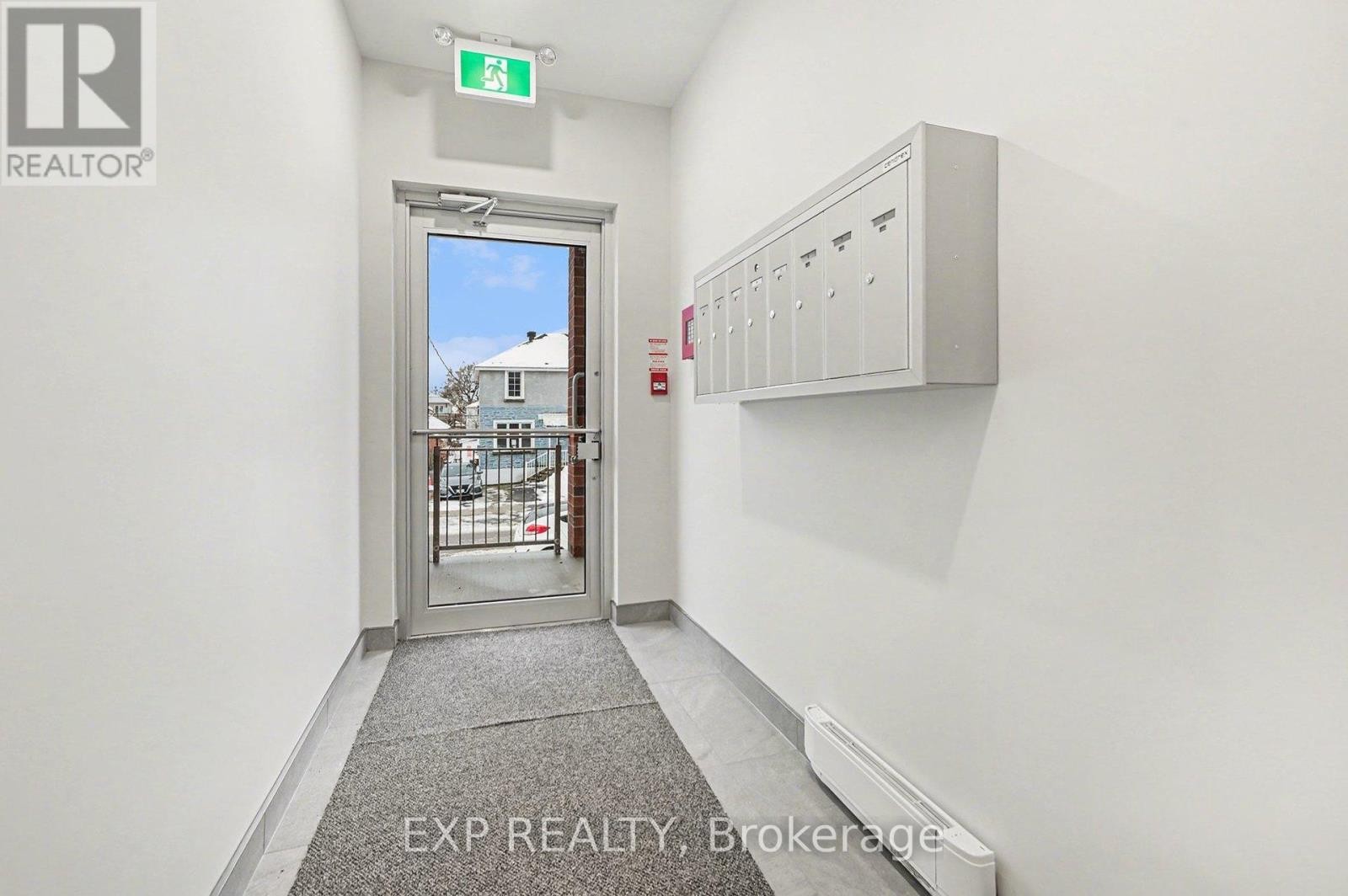 












4 - 79 MARQUETTE AVENUE

,
Ottawa,




Ontario
K1L5J9

