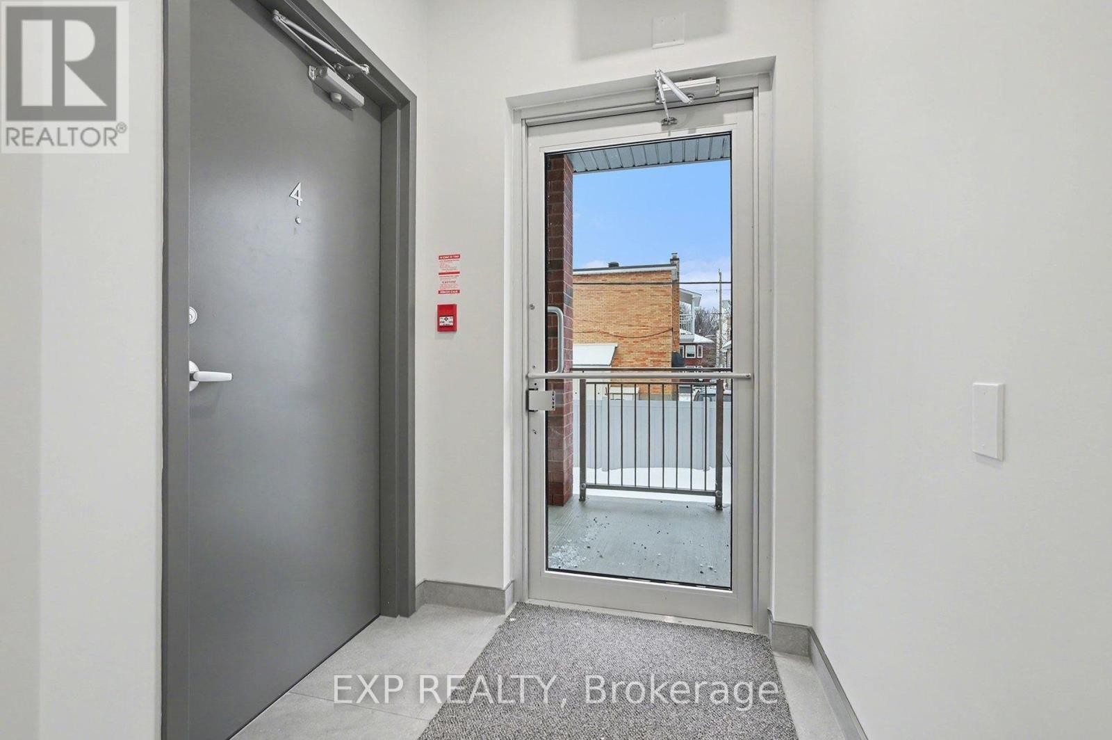 












4 - 79 MARQUETTE AVENUE

,
Ottawa,




Ontario
K1L5J9

