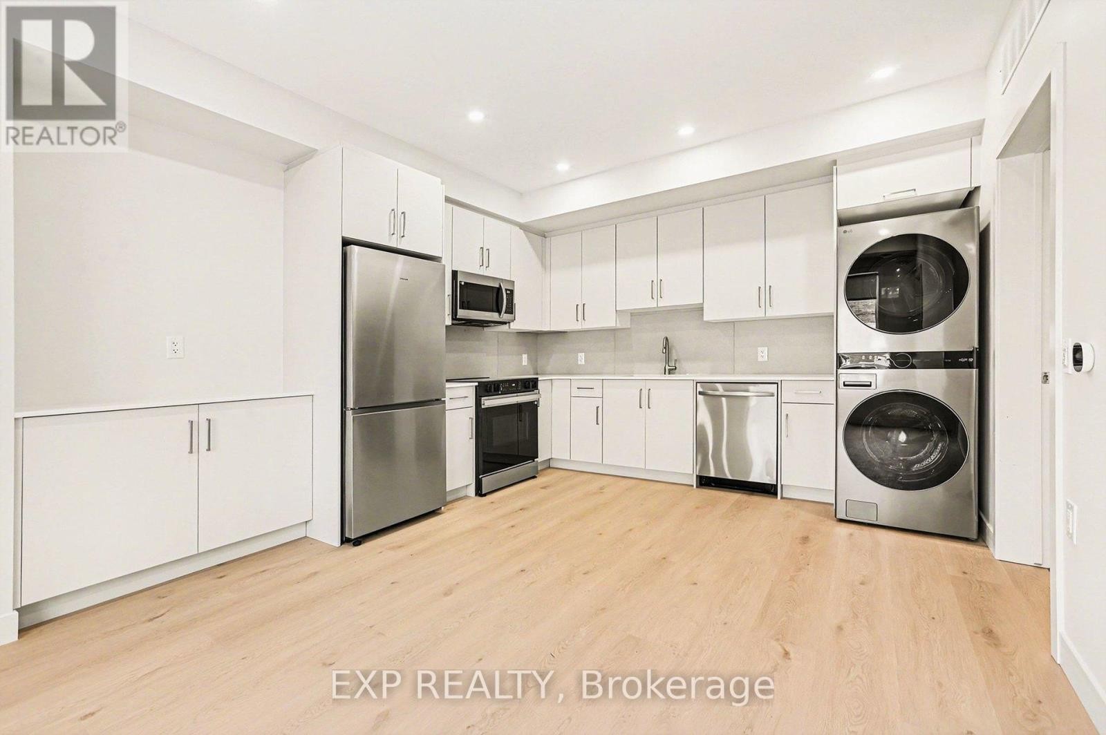 












4 - 79 MARQUETTE AVENUE

,
Ottawa,




Ontario
K1L5J9

