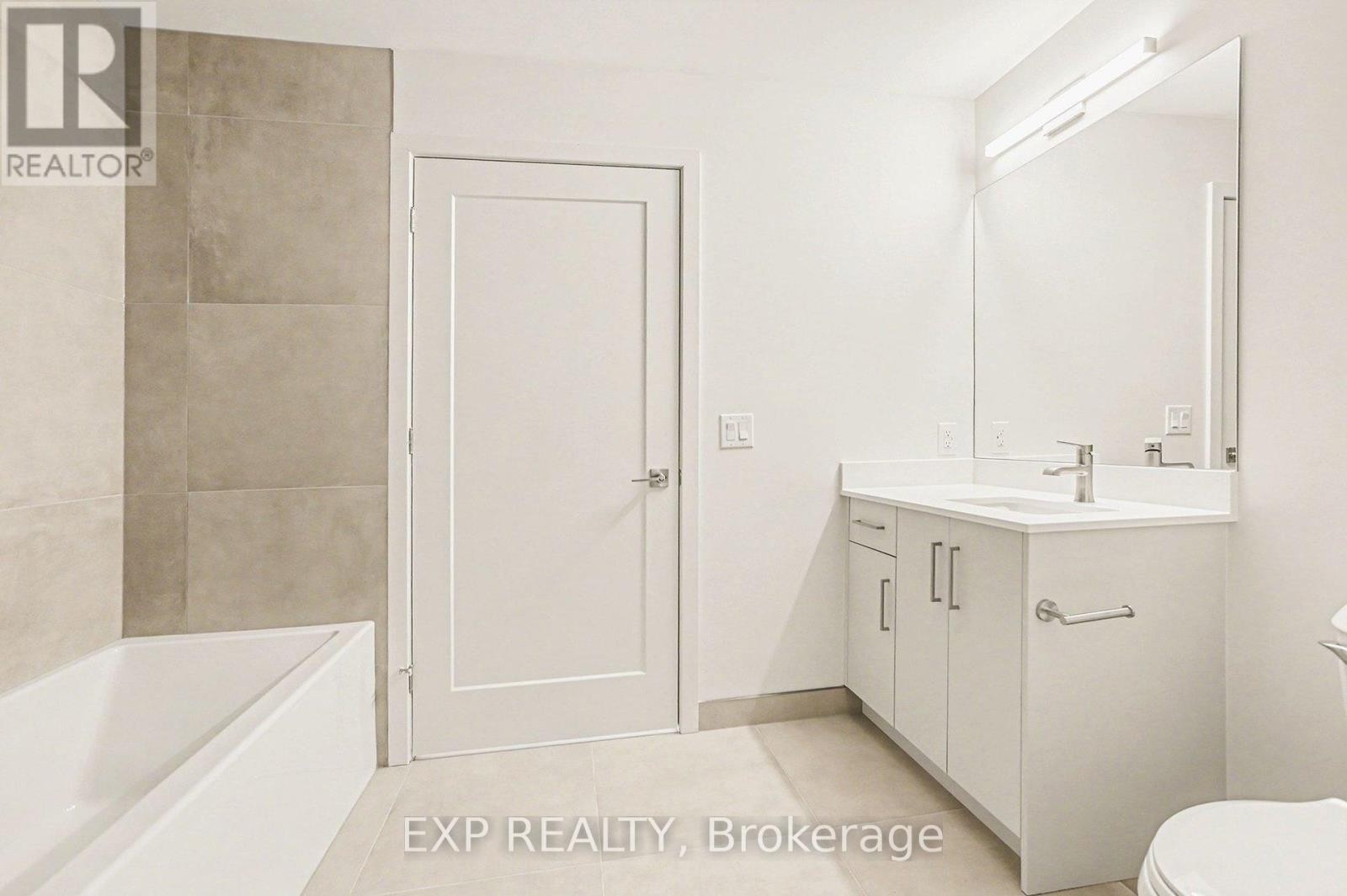 












4 - 79 MARQUETTE AVENUE

,
Ottawa,




Ontario
K1L5J9

