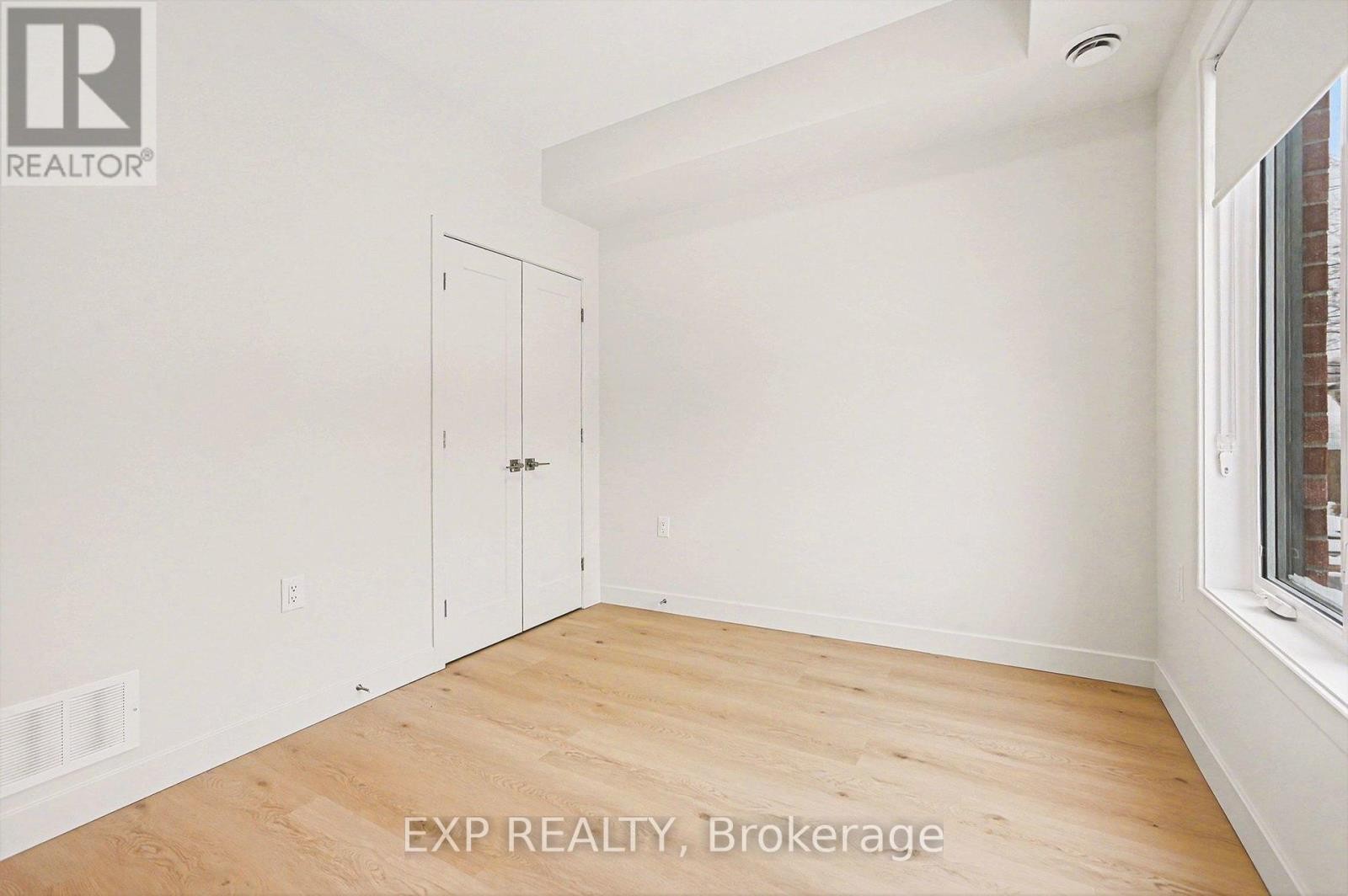 












4 - 79 MARQUETTE AVENUE

,
Ottawa,




Ontario
K1L5J9

