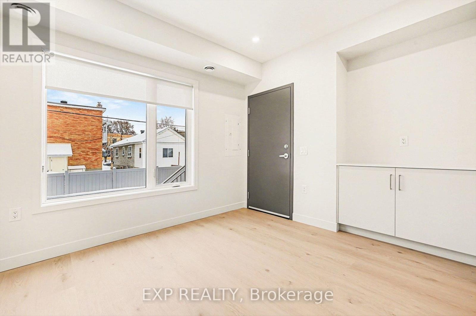 












4 - 79 MARQUETTE AVENUE

,
Ottawa,




Ontario
K1L5J9

