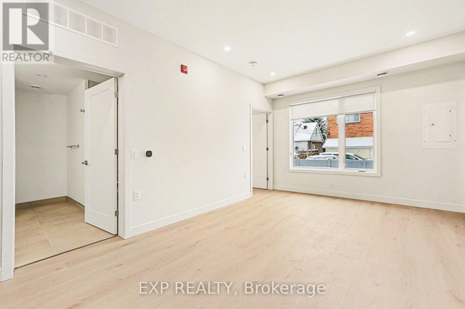 












4 - 79 MARQUETTE AVENUE

,
Ottawa,




Ontario
K1L5J9

