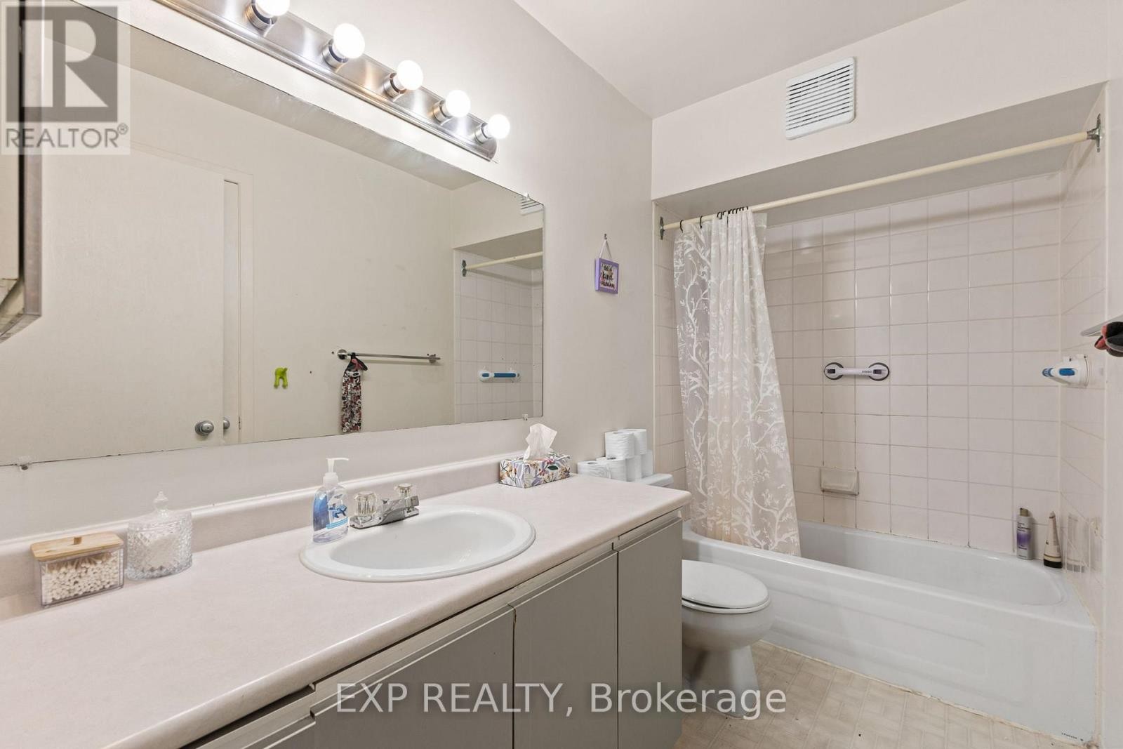 












304 - 270 BRITTANY DRIVE

,
Ottawa,




Ontario
K1K4M3

