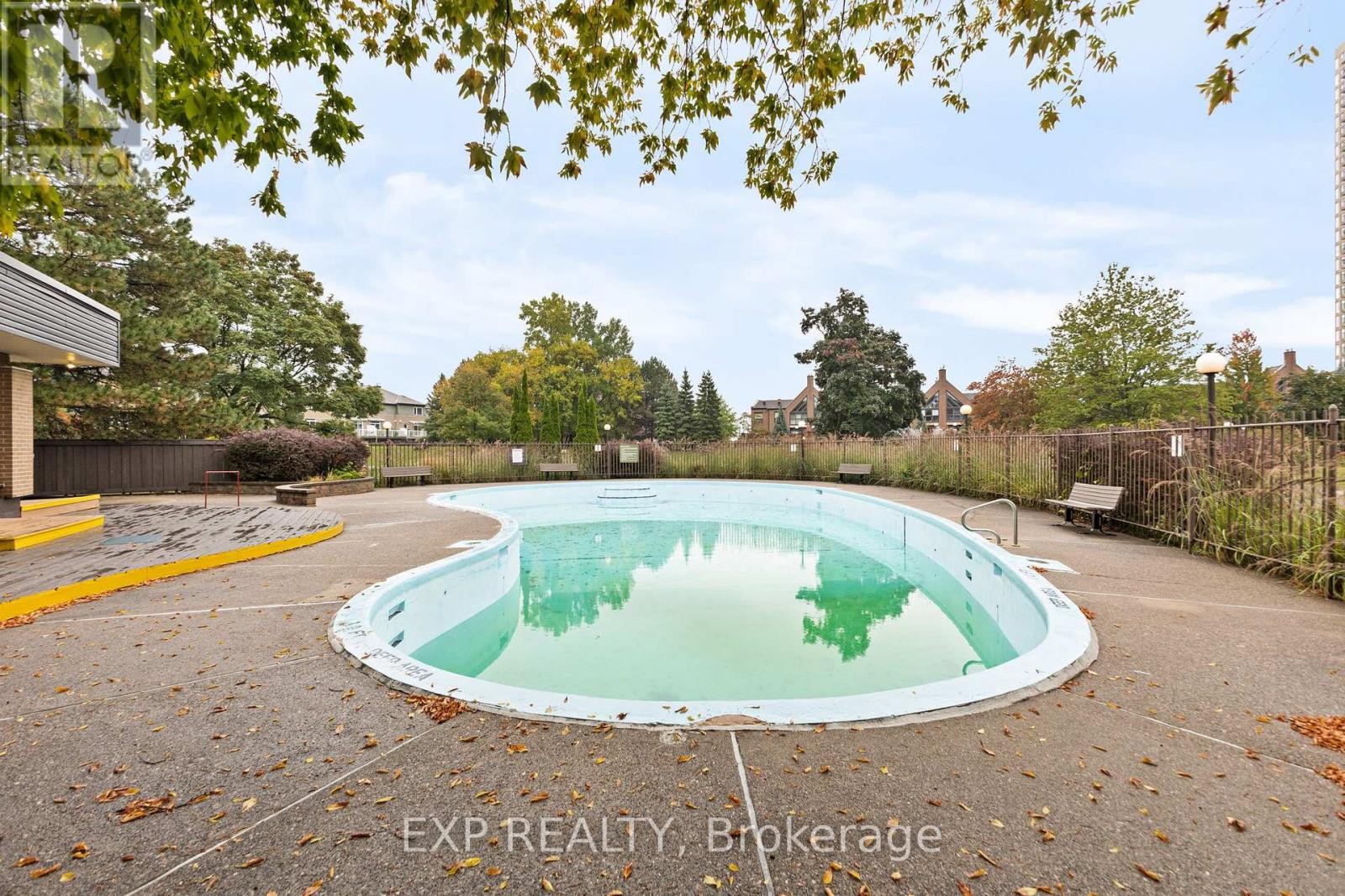 












304 - 270 BRITTANY DRIVE

,
Ottawa,




Ontario
K1K4M3

