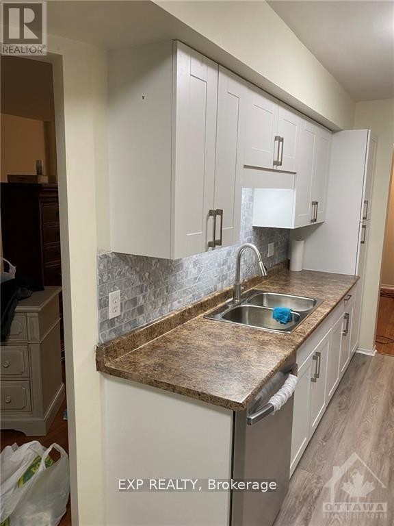 












278 STONEWAY DRIVE

,
Ottawa,




Ontario
K2G6B8

