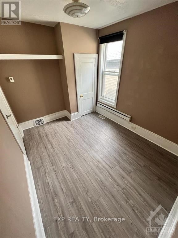 












2 - 1055 SOMERSET STREET

,
Ottawa,




Ontario
K1Y3C4

