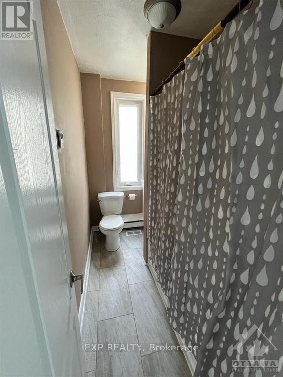 












2 - 1055 SOMERSET STREET

,
Ottawa,




Ontario
K1Y3C4

