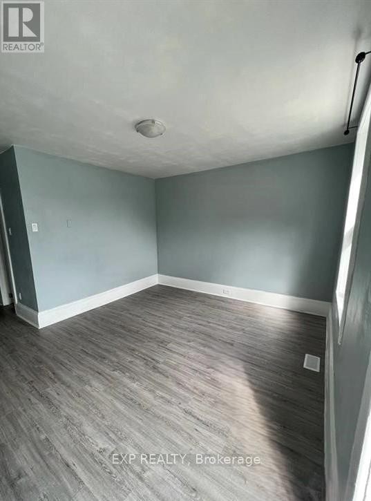 












2 - 1055 SOMERSET STREET

,
Ottawa,




Ontario
K1Y3C4

