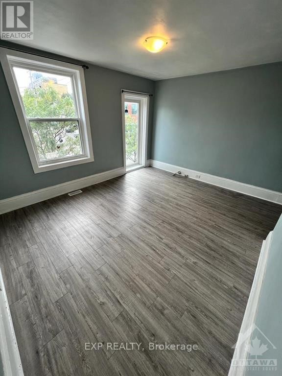 












2 - 1055 SOMERSET STREET

,
Ottawa,




Ontario
K1Y3C4

