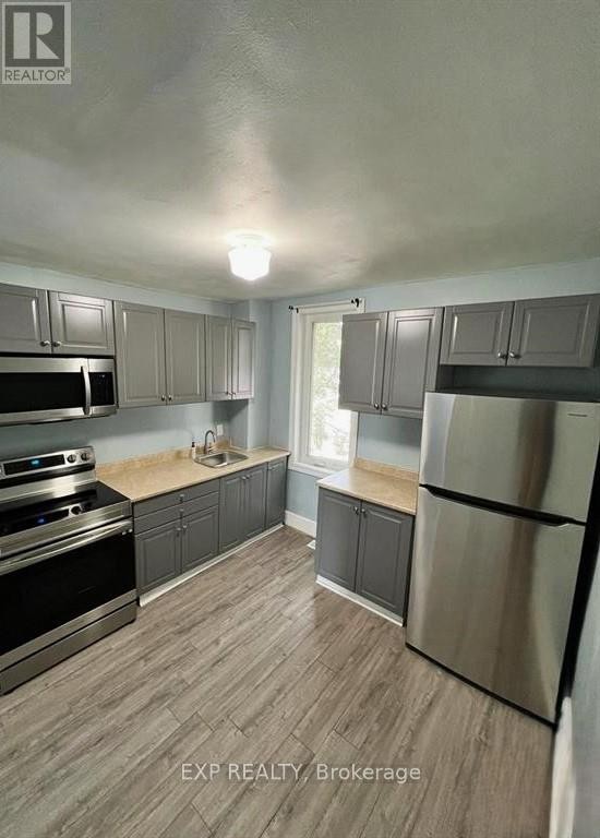 












2 - 1055 SOMERSET STREET

,
Ottawa,




Ontario
K1Y3C4

