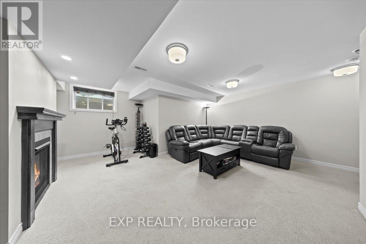 












357 ALASKEN DRIVE

,
Ottawa,




Ontario
K1T0M4

