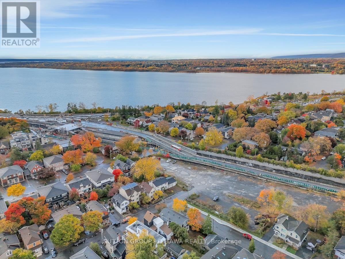 












507 - 399 WINSTON AVENUE

,
Ottawa,




Ontario
K2A1Y8

