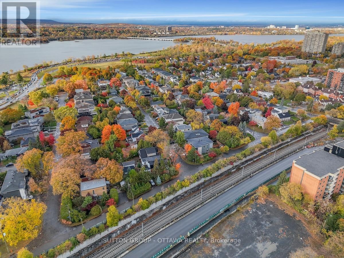 












507 - 399 WINSTON AVENUE

,
Ottawa,




Ontario
K2A1Y8

