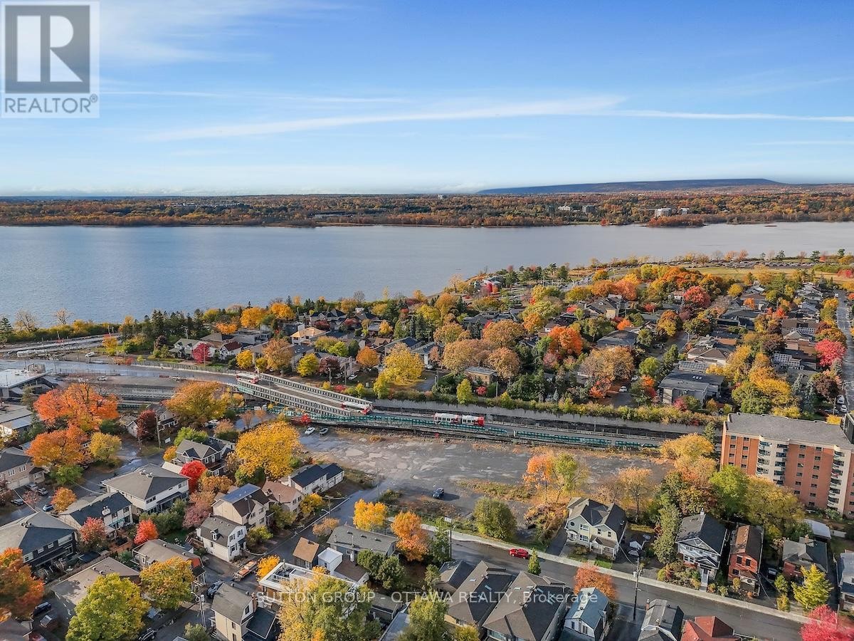 












507 - 399 WINSTON AVENUE

,
Ottawa,




Ontario
K2A1Y8

