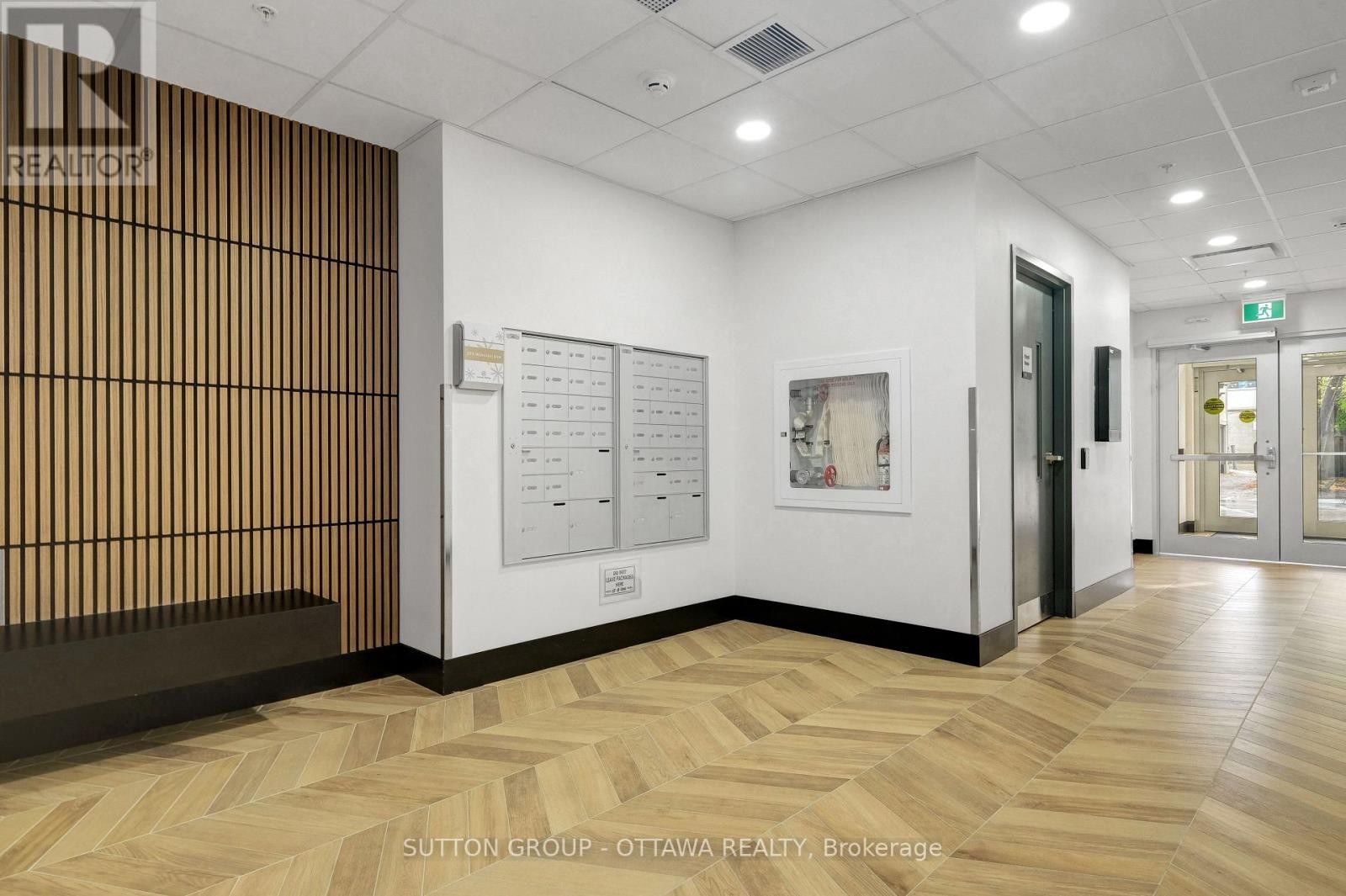 












507 - 399 WINSTON AVENUE

,
Ottawa,




Ontario
K2A1Y8

