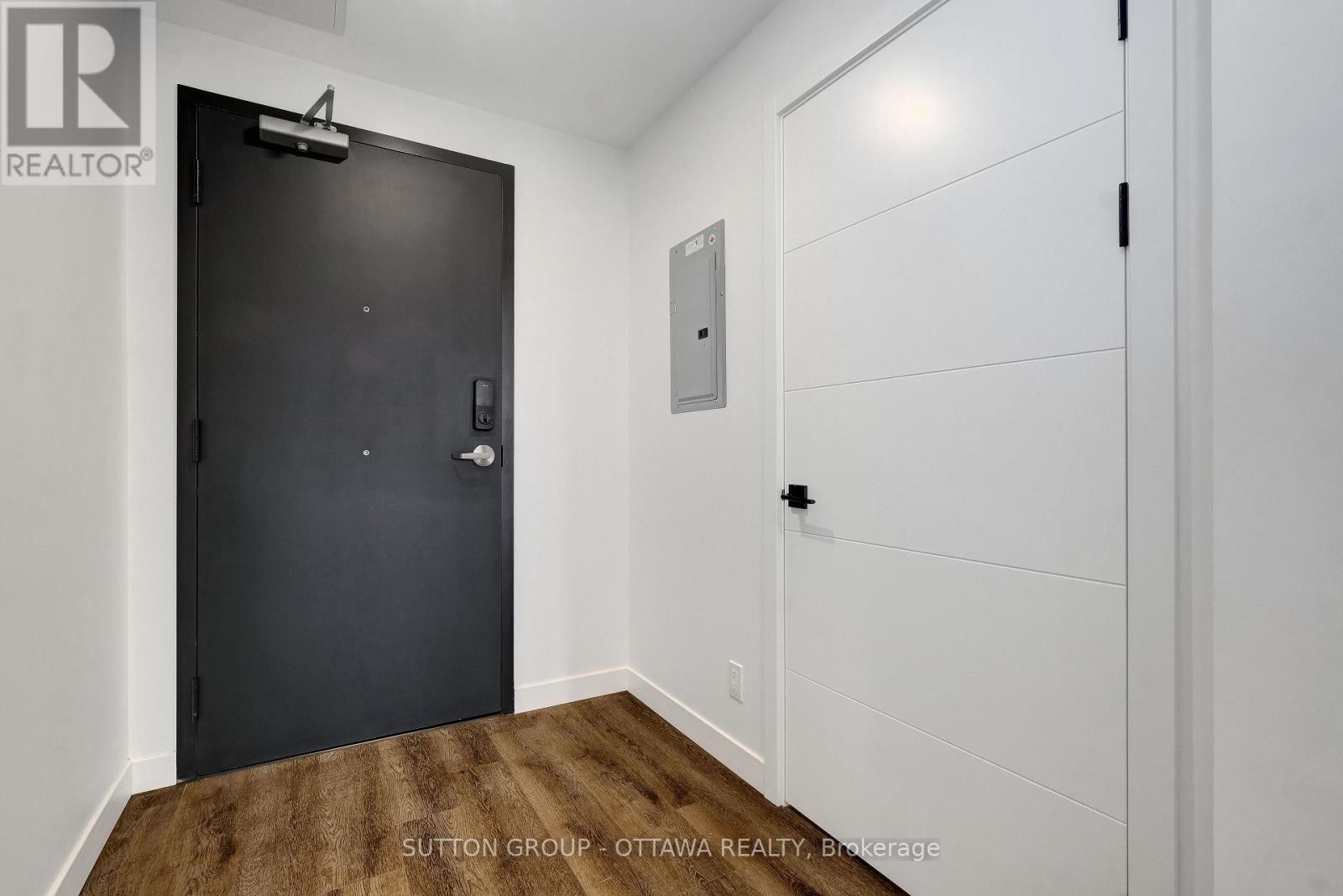 












507 - 399 WINSTON AVENUE

,
Ottawa,




Ontario
K2A1Y8

